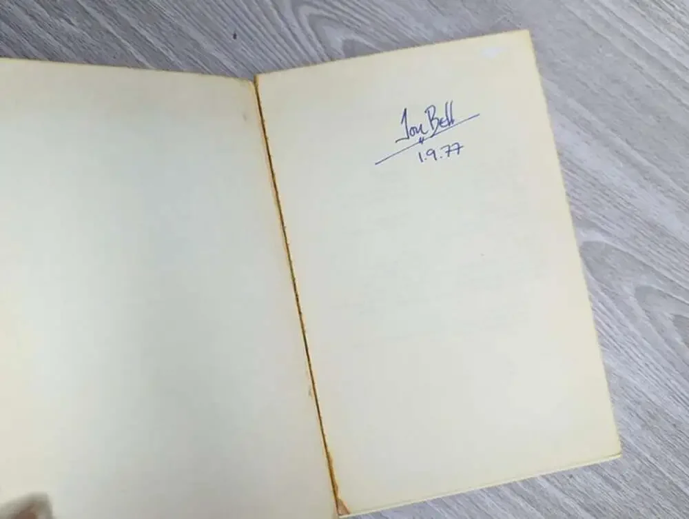 Vintage 1977 Evelyn Waugh A Handful of Dust Paperback Book
